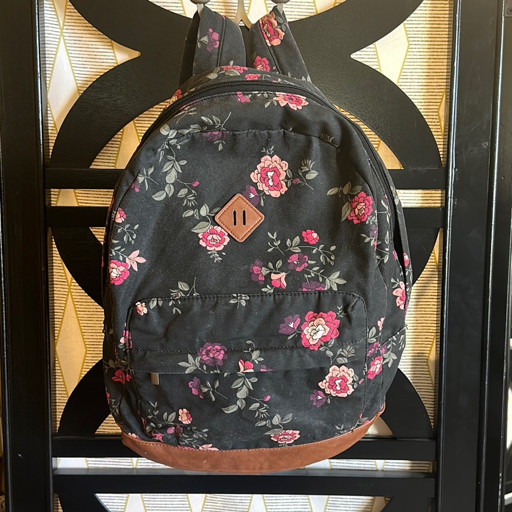 Aeropostale Black & Pink Floral w/ Faux Leather Adjustable Strap Backpack Bag.